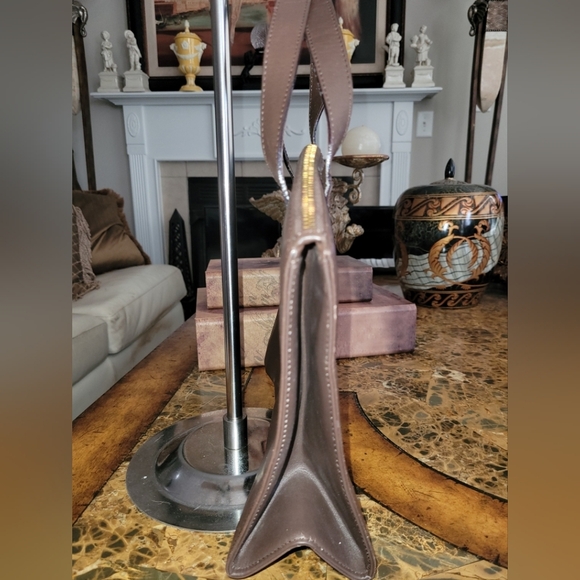 VINTAGE Gucci Elegant Brown Leather Handbag - Picture 4 of 13